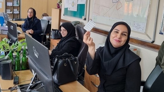 مکمل یاری با  توزیع ویتامین د برای کارکنان شبکه بهداشت و درمان شهرستان اسلامشهر 